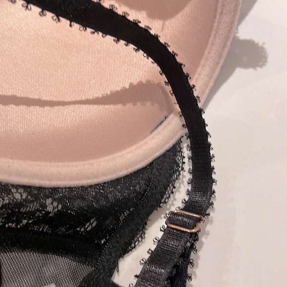 (2/$30) 36C Marilyn Monroe black lace padded underwire bra with powder pink cups - Picture 8 of 9